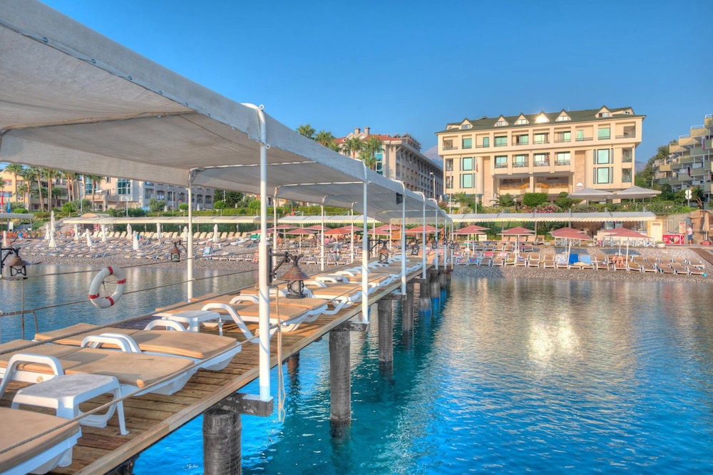 Hotel Golden Lotus - All Inclusive — Beach in Kemer