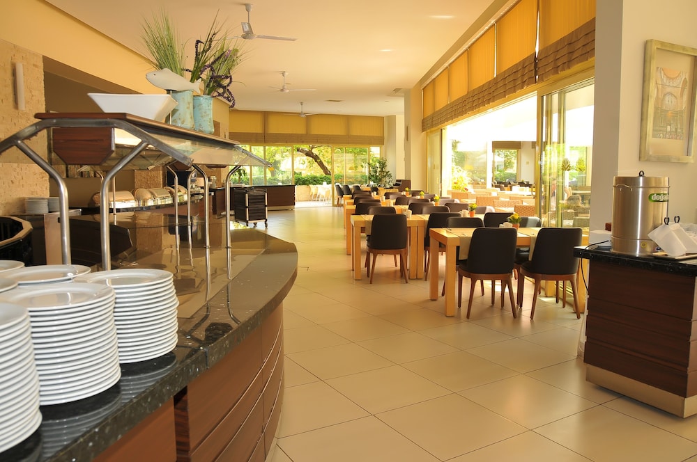 Hotel Golden Lotus - All Inclusive — Restaurant & bars in Kemer