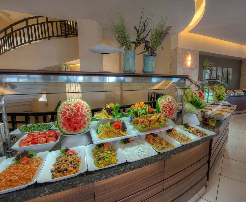 Hotel Golden Lotus - All Inclusive — Restaurant & bars in Kemer