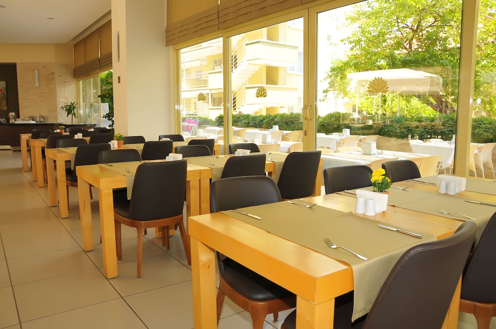 Hotel Golden Lotus - All Inclusive — Restaurant & bars in Kemer