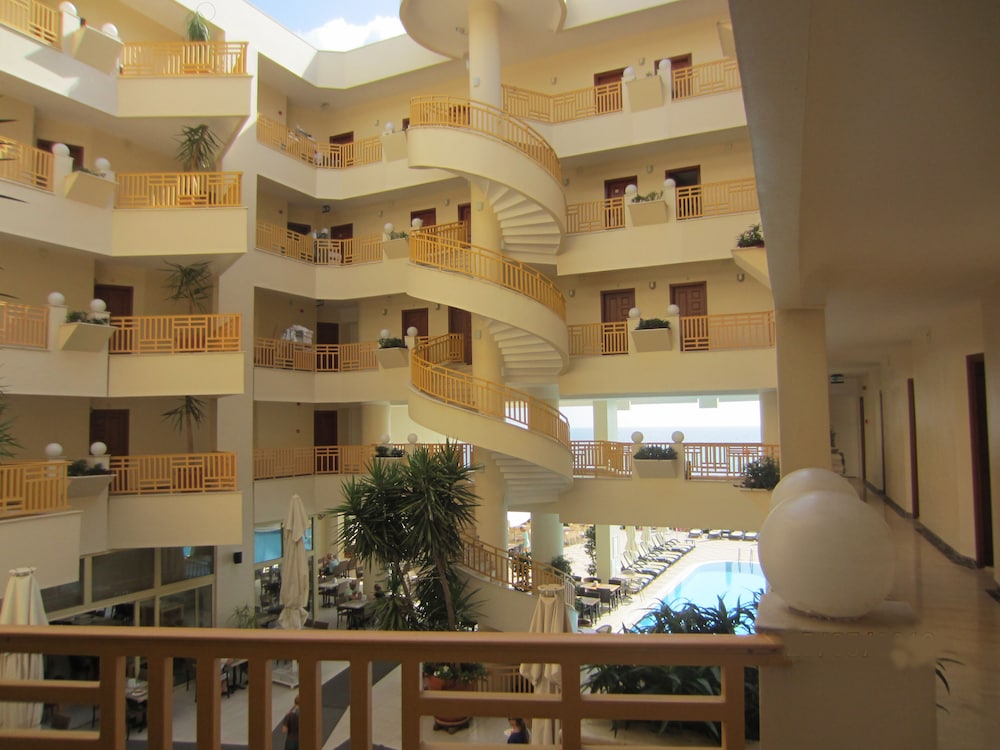 Hotel Golden Lotus - All Inclusive — Hotel building in Kemer