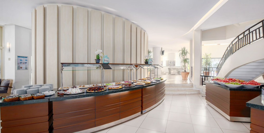Hotel Golden Lotus - All Inclusive — Restaurant & bars in Kemer
