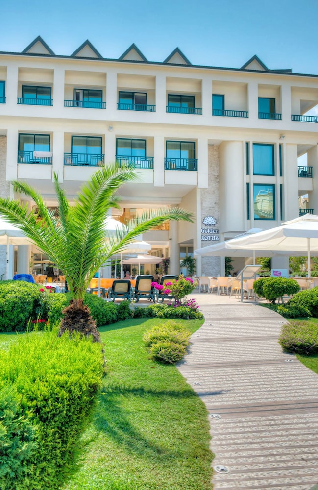Hotel Golden Lotus - All Inclusive — Hotel building in Kemer