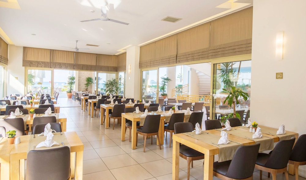 Hotel Golden Lotus - All Inclusive — Restaurant & bars in Kemer