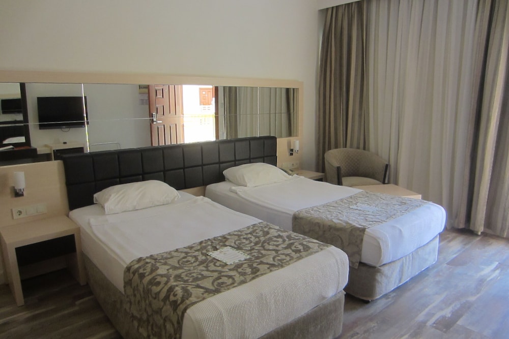 Hotel Golden Lotus - All Inclusive — Hotel rooms in Kemer