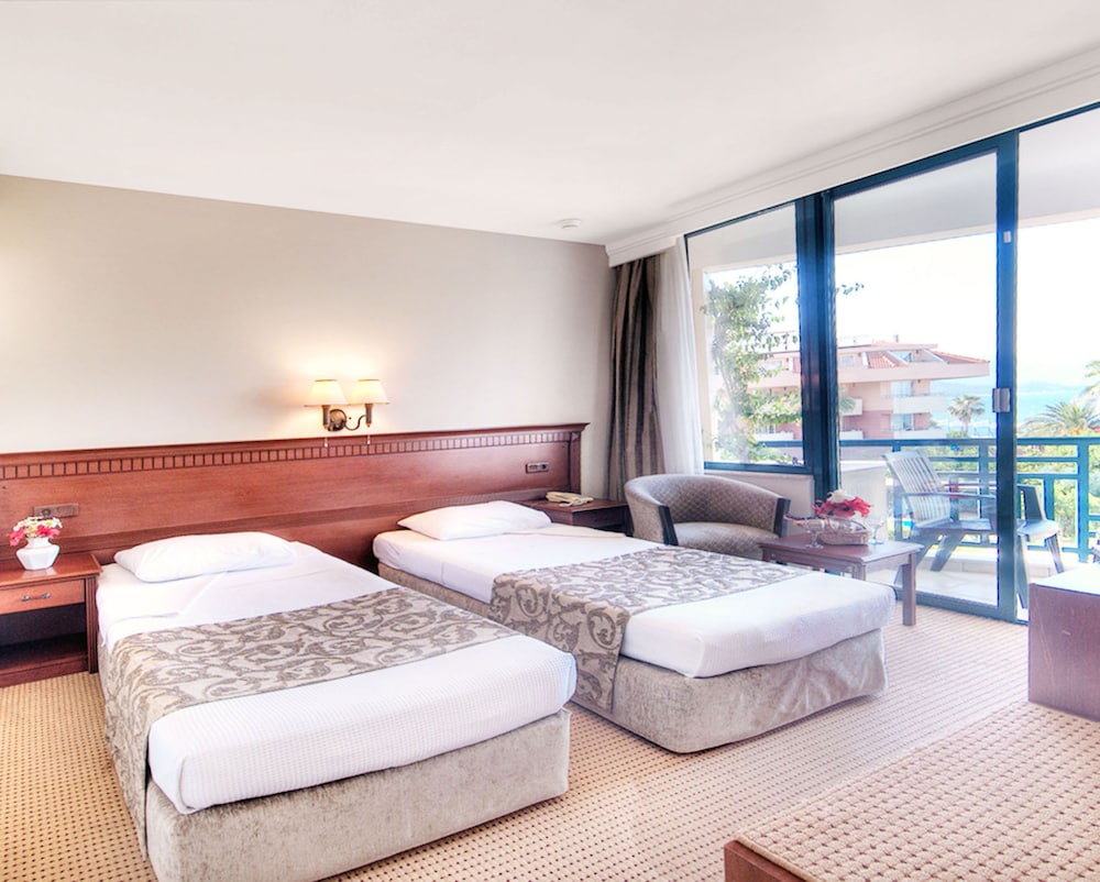Hotel Golden Lotus - All Inclusive — Hotel rooms in Kemer