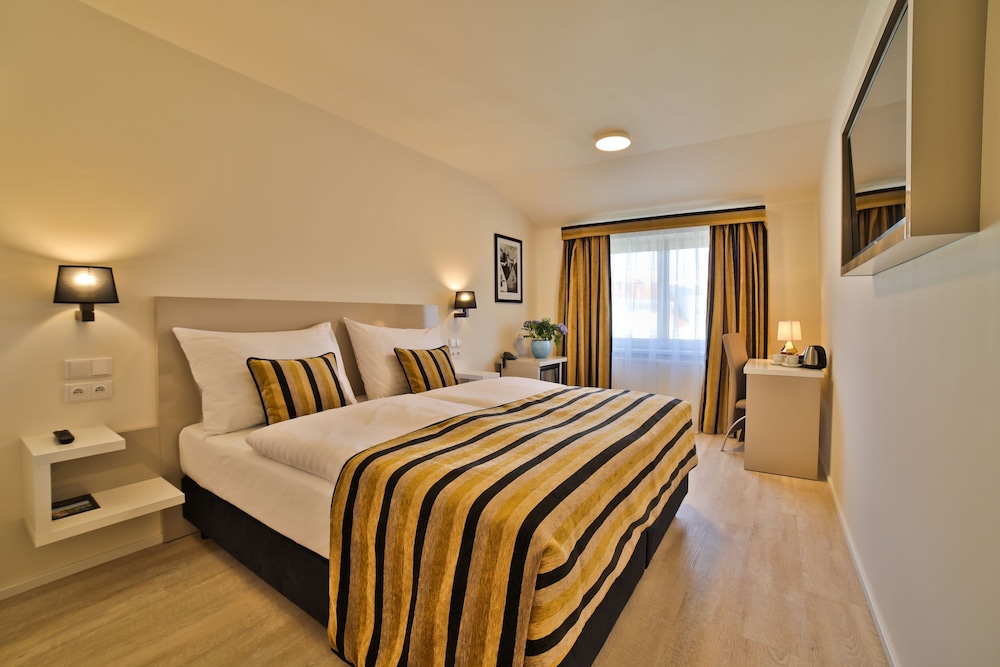 Hotel Ariston & Ariston Patio — Hotel rooms in Prague, Prague