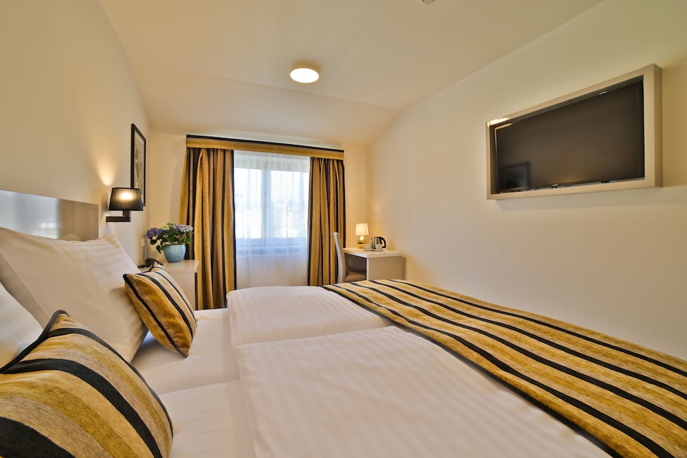Hotel Ariston & Ariston Patio — Hotel rooms in Prague, Prague