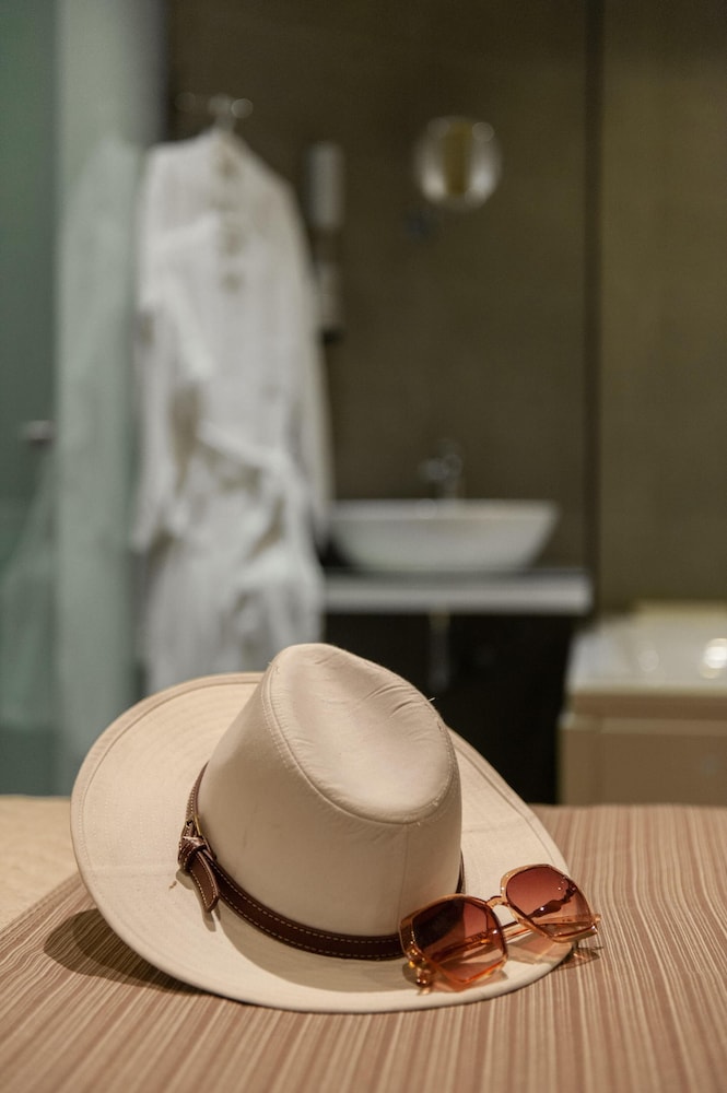 Atlantis City Hotel — Hotel rooms in Rhodes Town, South Aegean
