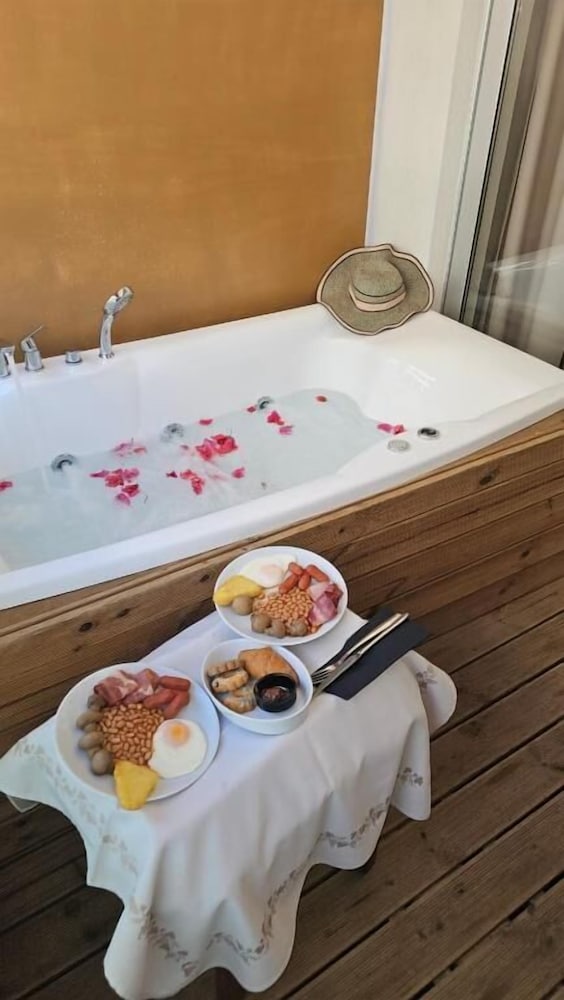 Atlantis City Hotel — Hotel rooms in Rhodes Town, South Aegean