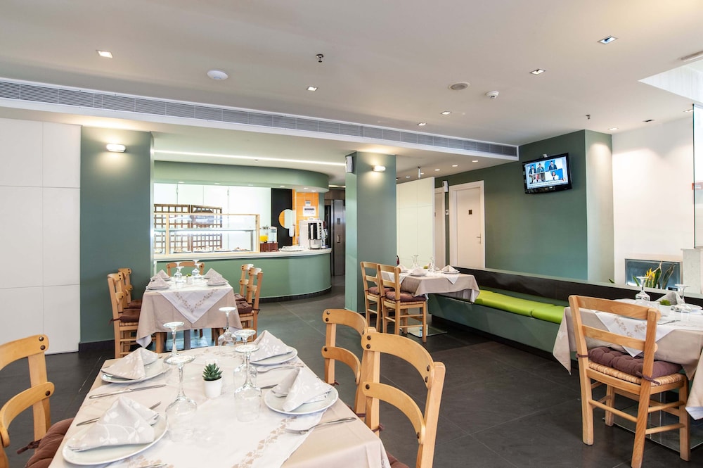 Atlantis City Hotel — Restaurant & bars in Rhodes Town, South Aegean
