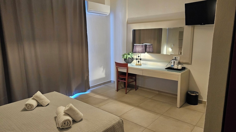 Atlantis City Hotel — Hotel rooms in Rhodes Town, South Aegean