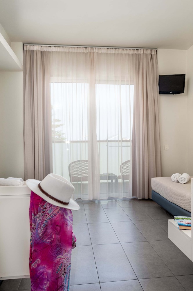 Atlantis City Hotel — Hotel rooms in Rhodes Town, South Aegean