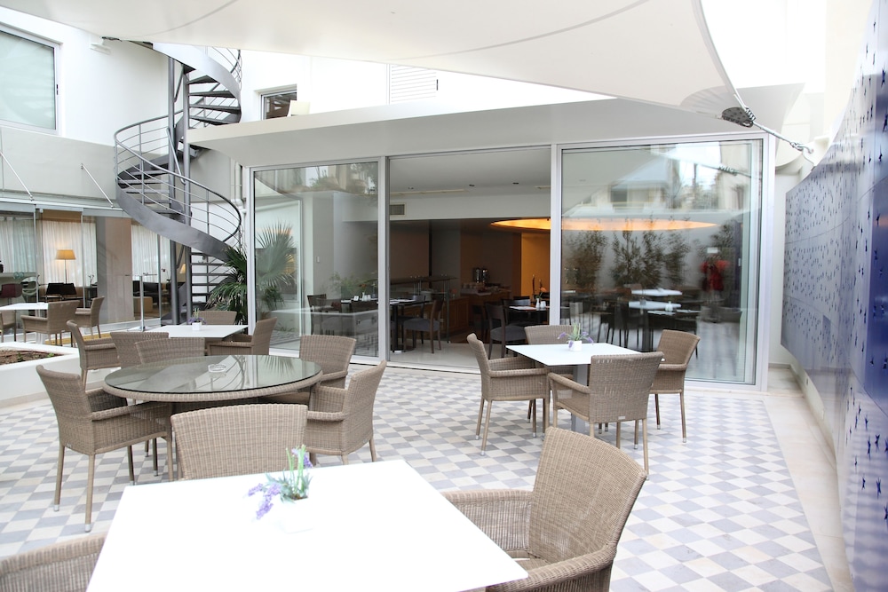 Atrion Hotel — Restaurant & bars in Heraklion
