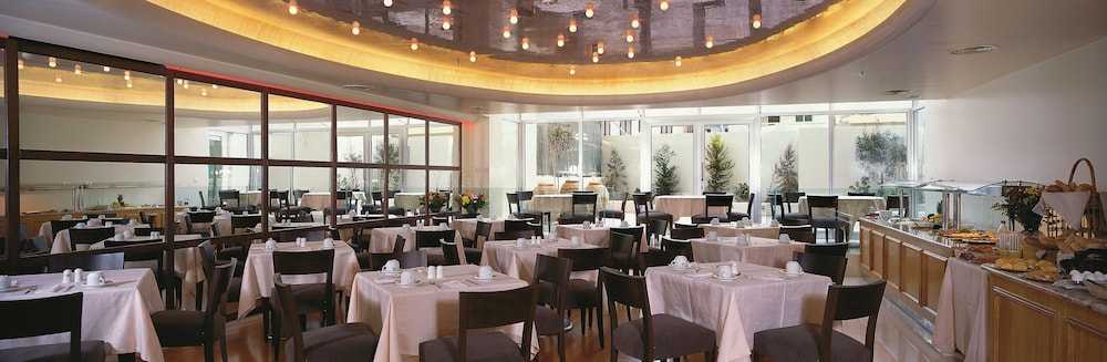 Atrion Hotel — Restaurant & bars in Heraklion