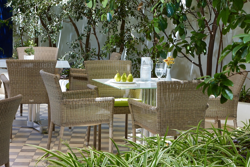 Atrion Hotel — Restaurant & bars in Heraklion
