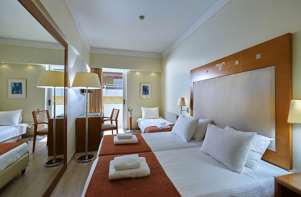 Atrion Hotel — Hotel rooms in Heraklion