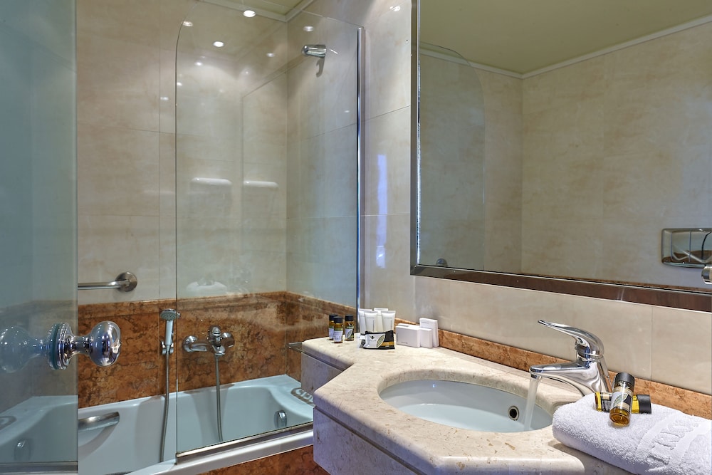 Atrion Hotel — Hotel rooms in Heraklion