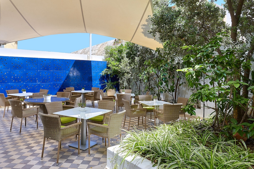 Atrion Hotel — Restaurant & bars in Heraklion