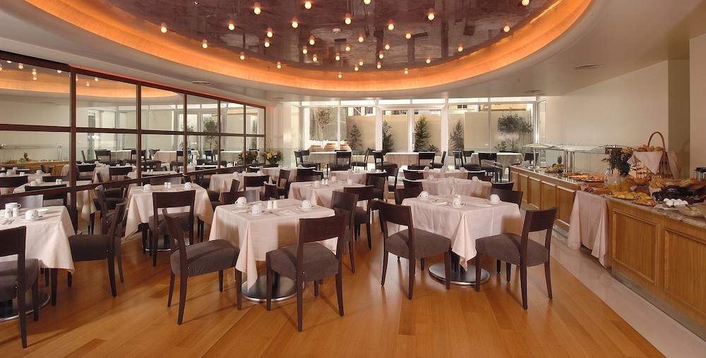 Atrion Hotel — Restaurant & bars in Heraklion