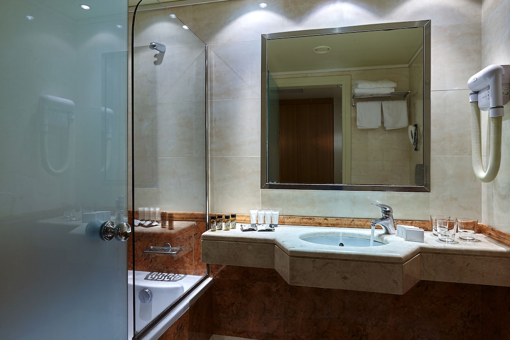 Atrion Hotel — Hotel rooms in Heraklion