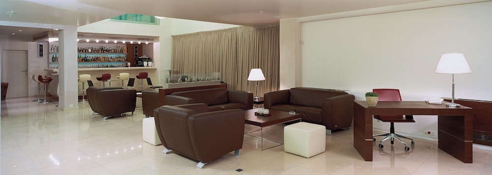 Atrion Hotel — Hotel rooms in Heraklion