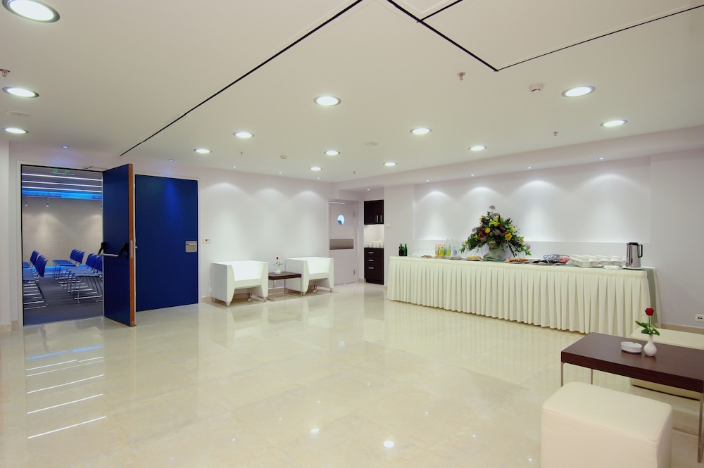 Atrion Hotel — Restaurant & bars in Heraklion