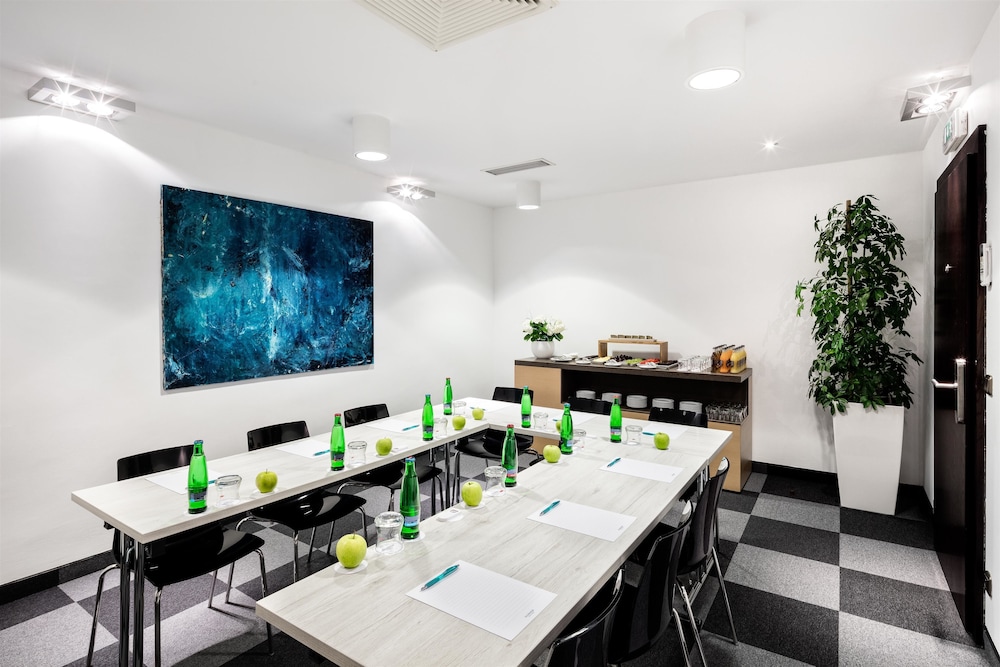 Occidental Praha — Restaurant & bars in Prague, Prague