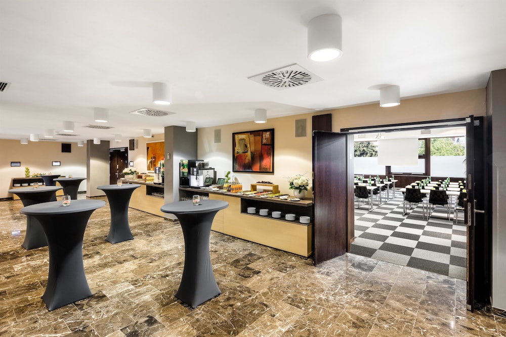 Occidental Praha — Restaurant & bars in Prague, Prague