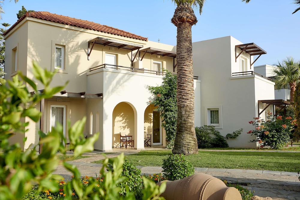 Iberostar Waves Creta Panorama & Mare — Hotel building in Panormo