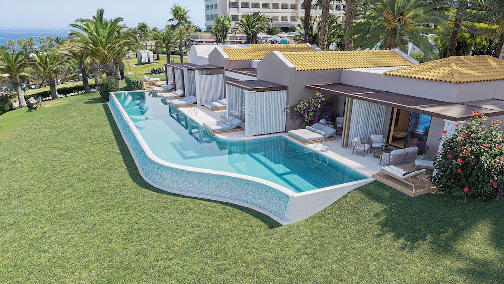 Iberostar Waves Creta Panorama & Mare — Swimming pool in Panormo