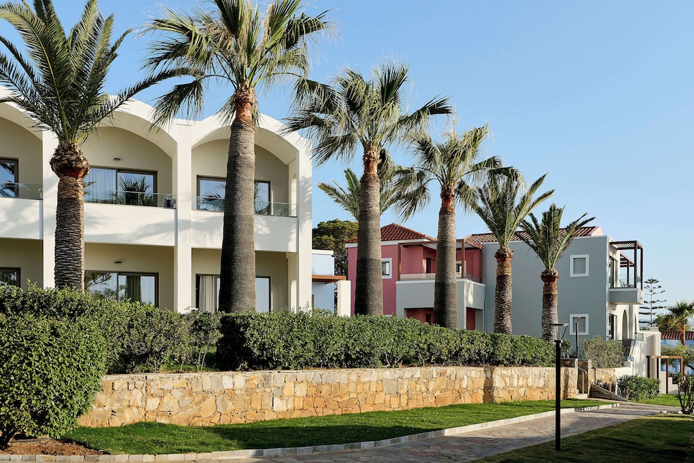 Iberostar Waves Creta Panorama & Mare — Hotel building in Panormo