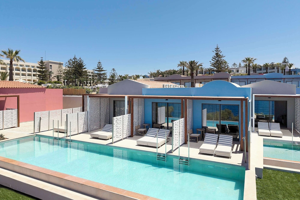 Iberostar Waves Creta Panorama & Mare — Hotel building in Panormo