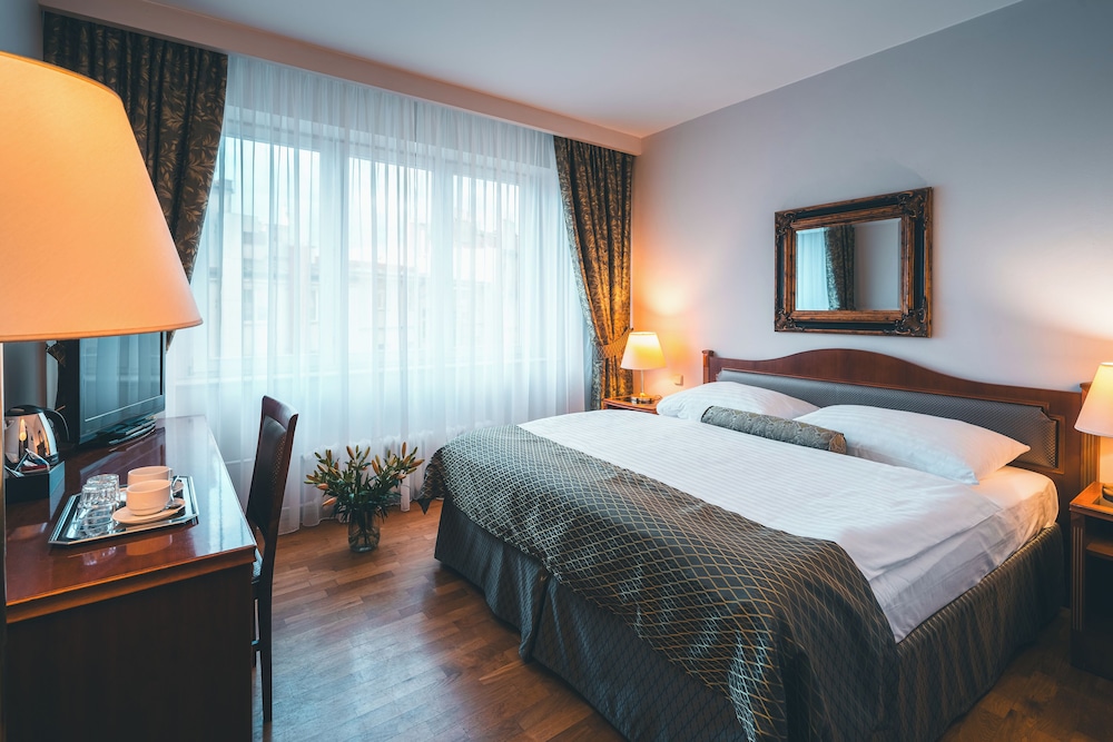 Hotel Belvedere — Hotel rooms in Prague, Prague