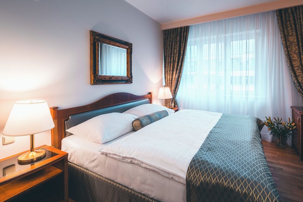 Hotel Belvedere — Hotel rooms in Prague, Prague