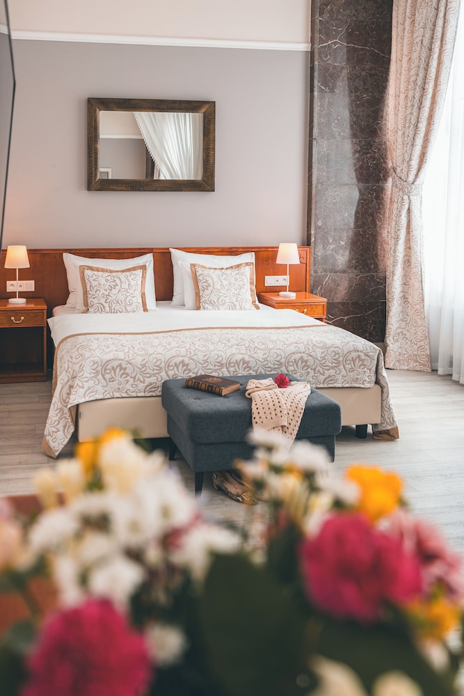 Hotel Belvedere — Hotel rooms in Prague, Prague