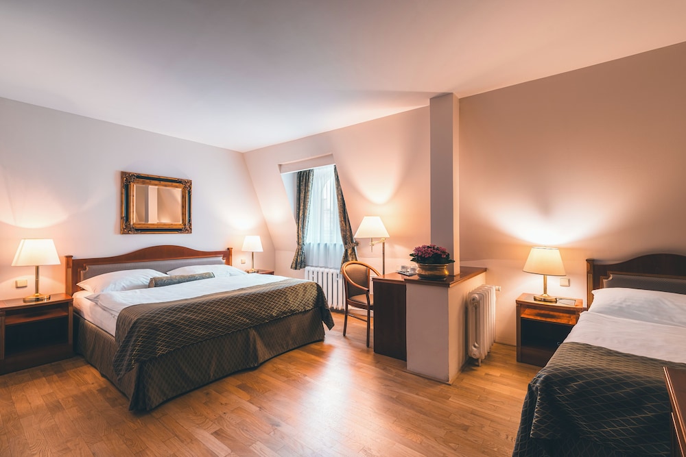 Hotel Belvedere — Hotel rooms in Prague, Prague