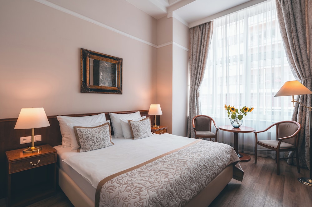Hotel Belvedere — Hotel rooms in Prague, Prague