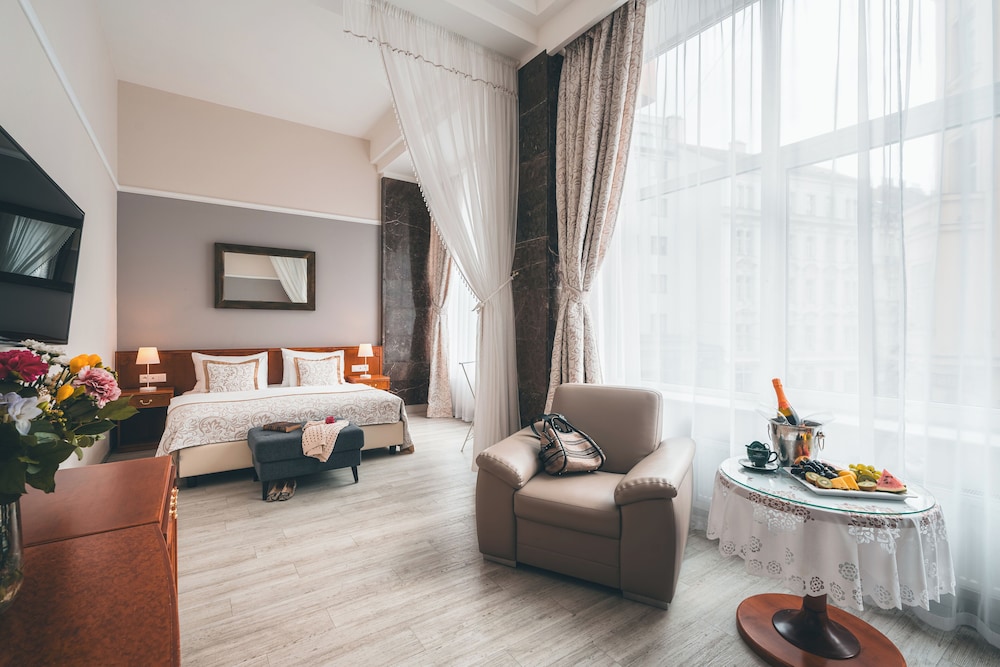 Hotel Belvedere — Hotel rooms in Prague, Prague