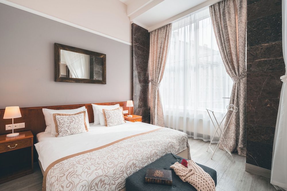 Hotel Belvedere — Hotel rooms in Prague, Prague