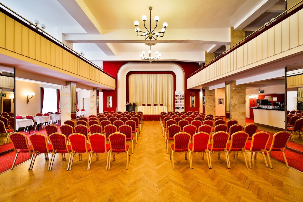 Hotel Belvedere — Hotel building in Prague, Prague