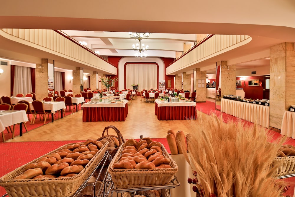 Hotel Belvedere — Restaurant & bars in Prague, Prague