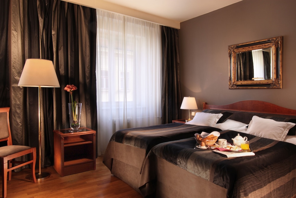 Hotel Belvedere — Hotel rooms in Prague, Prague