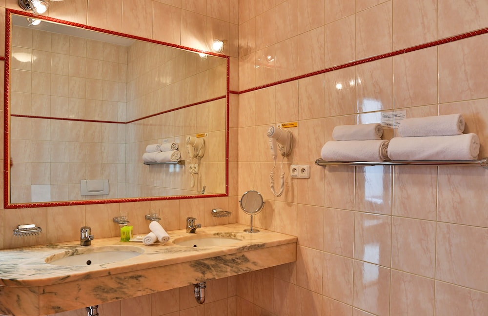 Hotel Belvedere — Hotel rooms in Prague, Prague