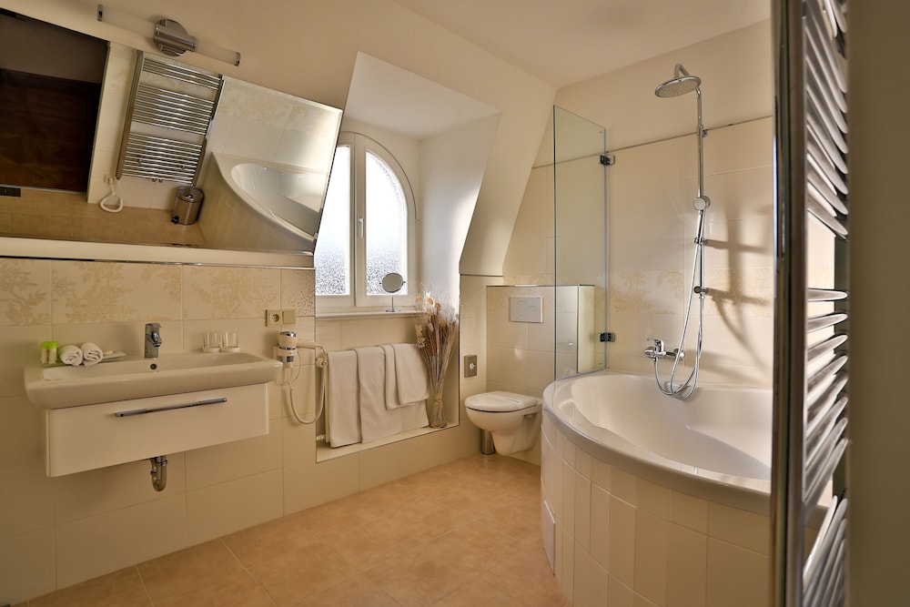Hotel Belvedere — Hotel rooms in Prague, Prague