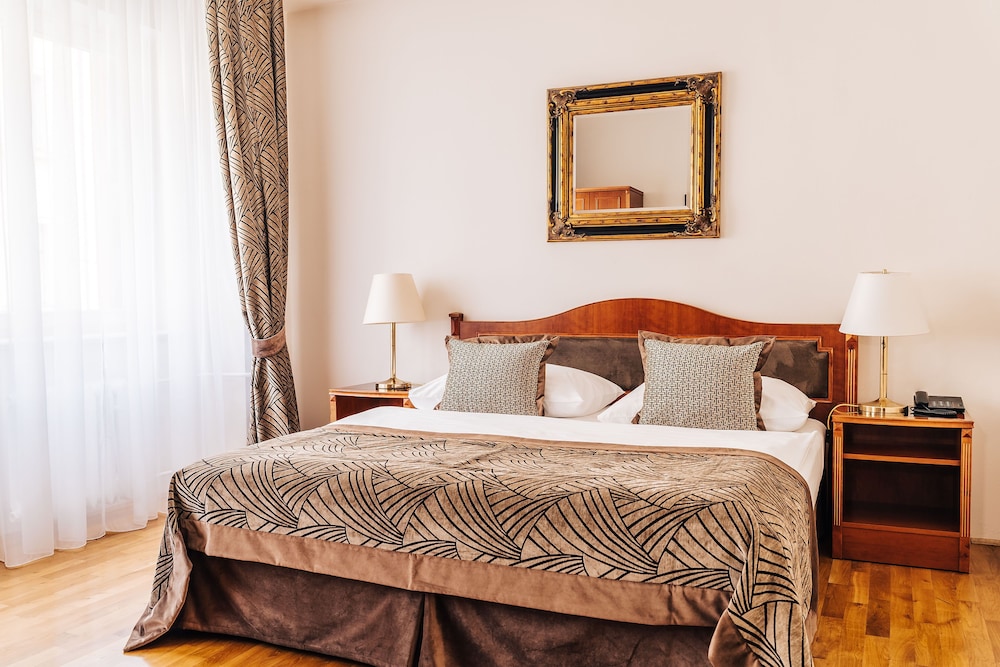 Hotel Belvedere — Hotel rooms in Prague, Prague