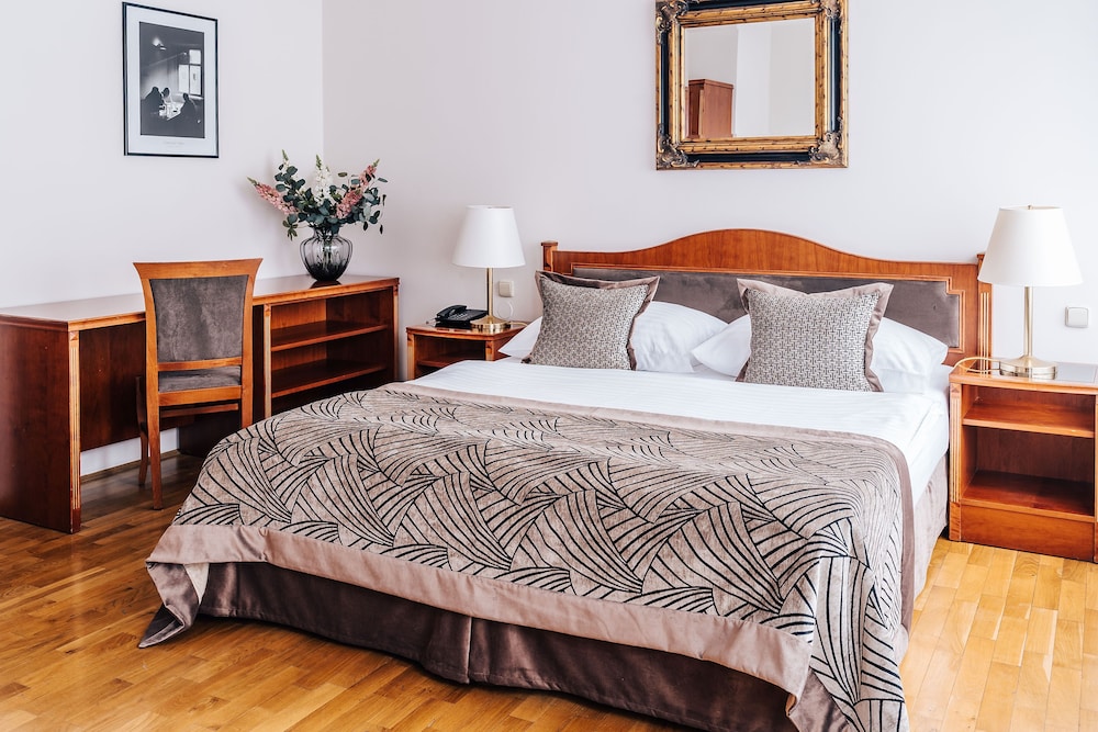 Hotel Belvedere — Hotel rooms in Prague, Prague