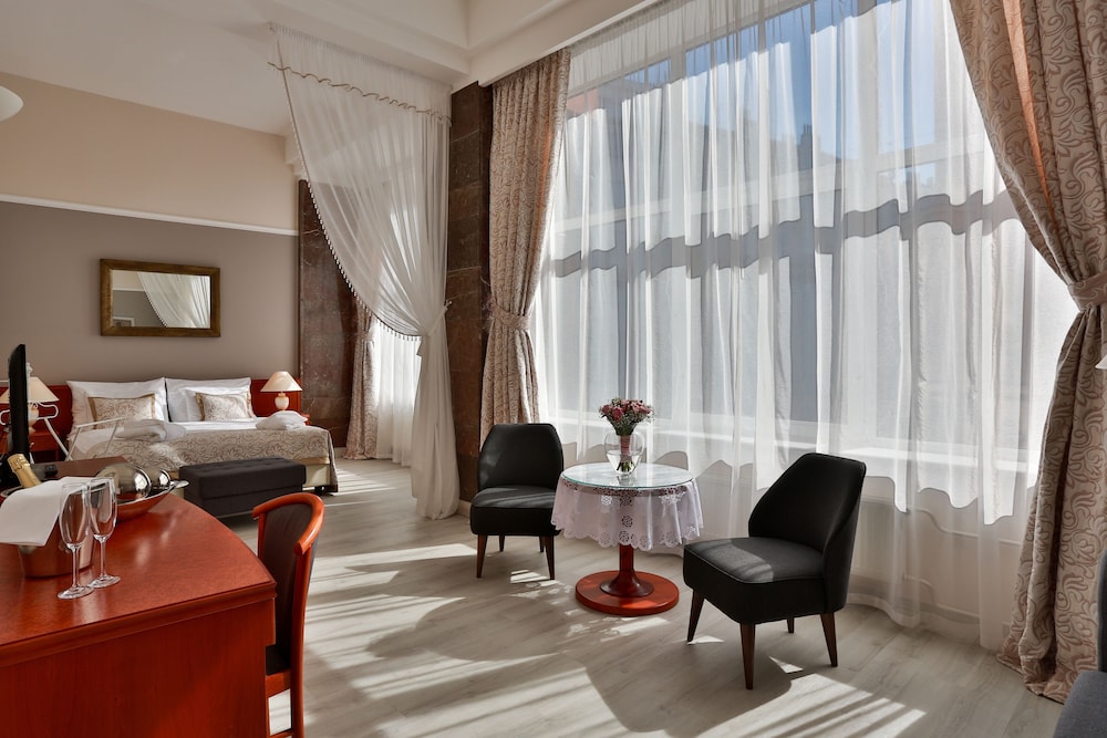 Hotel Belvedere — Hotel rooms in Prague, Prague