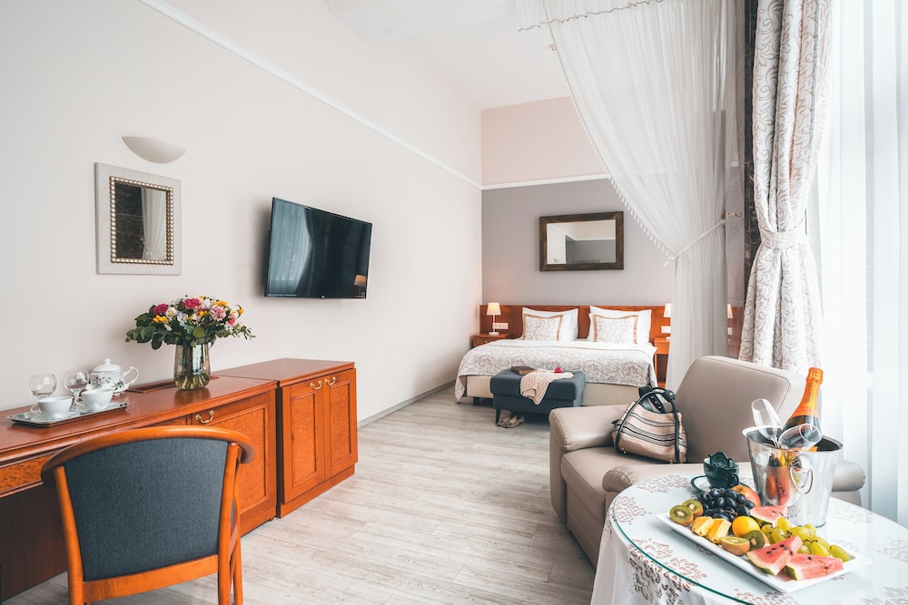 Hotel Belvedere — Hotel rooms in Prague, Prague