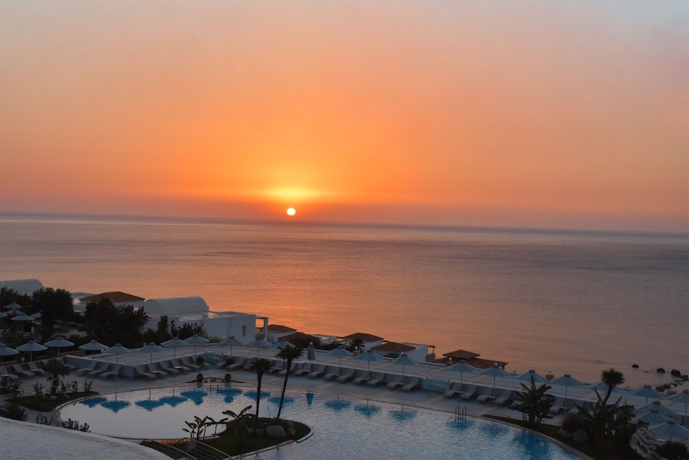Atrium Prestige Thalasso Spa Resort & Villas — Swimming pool in Lachania, South Aegean
